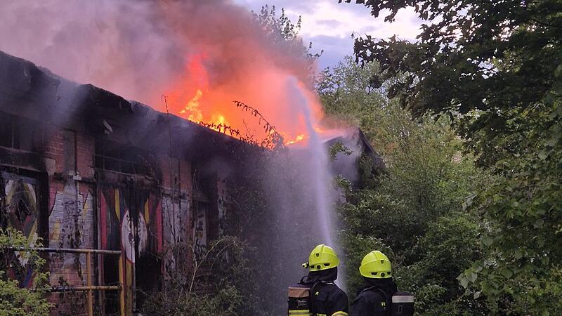 Coburger Lokschuppen erneut in Flammen: Großeinsatz der Feuerwehr am Montag, 5. Mai 2025