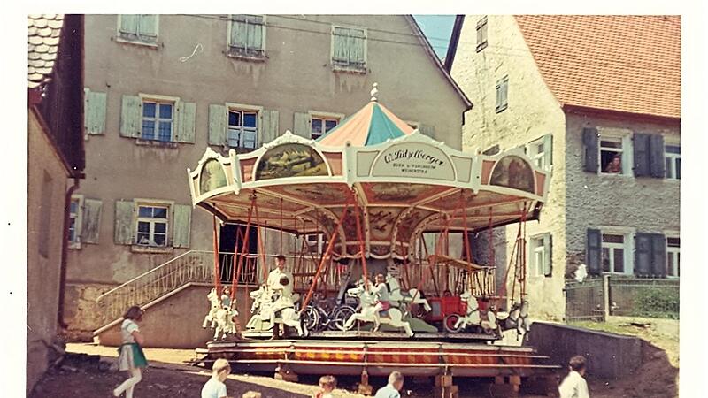 Das erste Karussell erweiterte 1968 den Fuhrpark der Familie.Forchheim & Fr&auml;nkische Schweiz