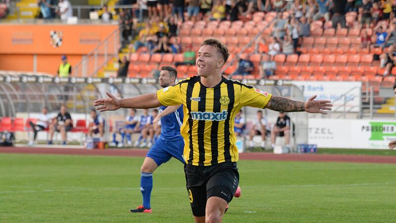 Trainersohn Jakub Mintal erzielt nach starker Einzelleistung den 1:1-Ausgleich und freut sich diebisch.