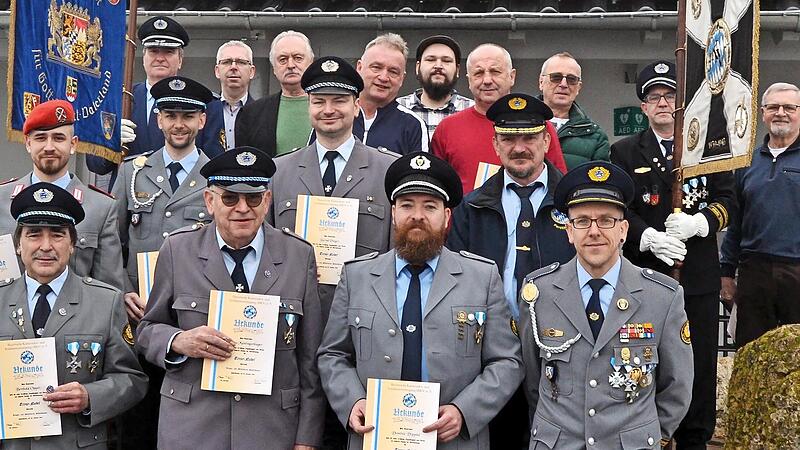 Beim Vereinstag wurden auch Mitglieder des Krieger- und Milit&auml;rvereins geehrt.