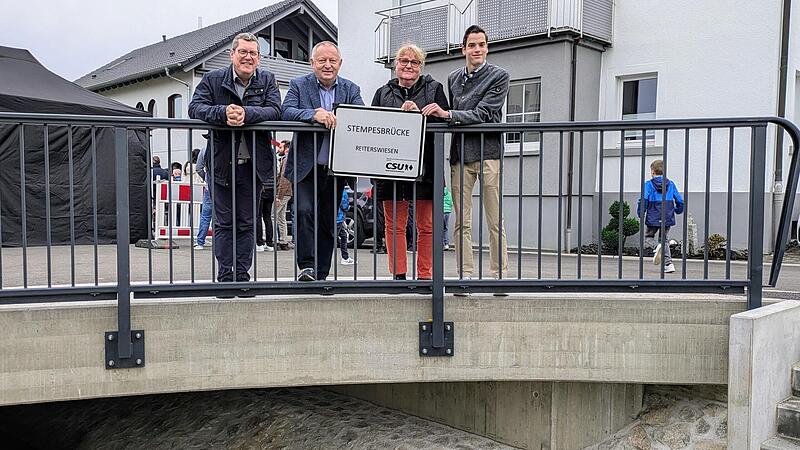 Der CSU-Ortsverband Reiterswiesen-Arnshausen feierte mit (von rechts) dem Ortsvorsitzenden Robin Kuhn, Reiterswiesens „Oberbürgermeisterin“ Gabi Schubert, Landrat Thomas Bold und dem Europa-Abgeordneten Stefan Köhler zusammen mit den Bürgerinnen u... Der CSU-Ortsverband Reiterswiesen-Arnshausen feierte mit (von rechts) dem Ortsvorsitzenden Robin Kuhn, Reiterswiesens „Oberbürgermeisterin“ Gabi Schubert, Landrat Thomas Bold und dem Europa-Abgeordneten Stefan Köhler zusammen mit den Bürgerinnen u...
