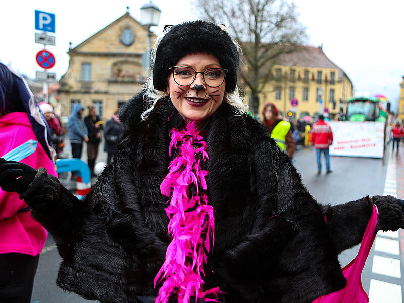 FaschingszugTausende Besucher beim gro&szlig;en Faschingsumzug in Bamberg