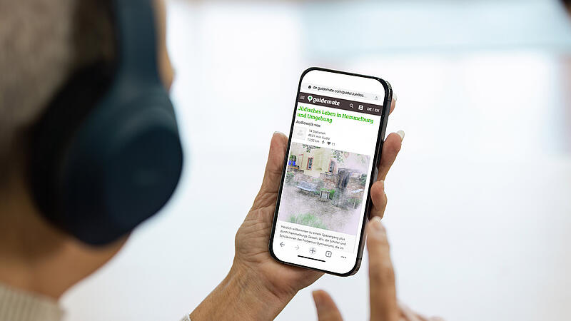Der neue Audio-Guide "J&uuml;disches Leben in Hammelburg und Umgebung" nimmt einen auf zw&ouml;lf Stationen mit in die Vergangenheit.