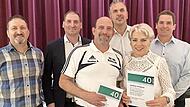 Die Vorstandschaft des TSV Neukenroth bei der Ehrung der verdienten Vereinsmitglieder Daniel Gerster (Dritter v.&nbsp;l.) und Josefine Friedrich (F&uuml;nfte v.&nbsp;l.).