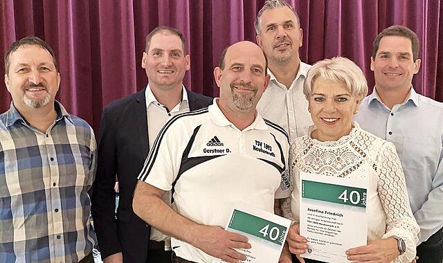 Die Vorstandschaft des TSV Neukenroth bei der Ehrung der verdienten Vereinsmitglieder Daniel Gerster (Dritter v. l.) und Josefine Friedrich (Fünfte v. l.). Die Vorstandschaft des TSV Neukenroth bei der Ehrung der verdienten Vereinsmitglieder Daniel Gerster (Dritter v. l.) und Josefine Friedrich (Fünfte v. l.).