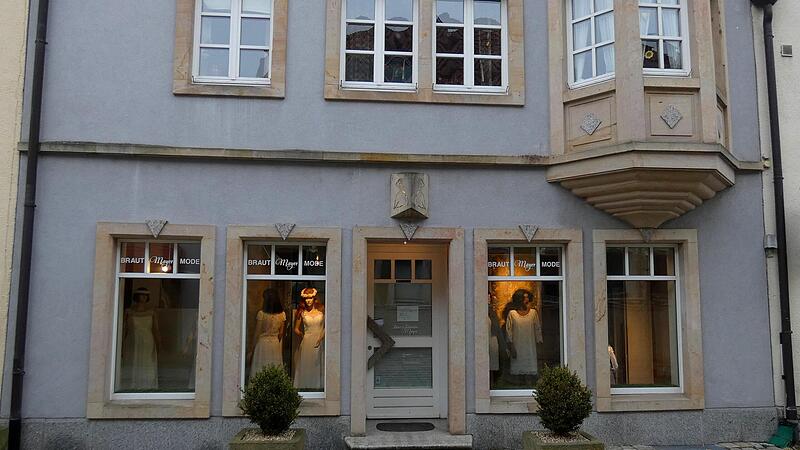 In die Räume des Fachgeschäftes für Brautmoden in der Schlesinger Straße in Haßfurt soll zukünftig ein Lebensmittelladen einziehen. In die Räume des Fachgeschäftes für Brautmoden in der Schlesinger Straße in Haßfurt soll zukünftig ein Lebensmittelladen einziehen.