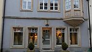 In die R&auml;ume des Fachgesch&auml;ftes f&uuml;r Brautmoden in der Schlesinger Stra&szlig;e in Ha&szlig;furt soll zuk&uuml;nftig ein Lebensmittelladen einziehen.