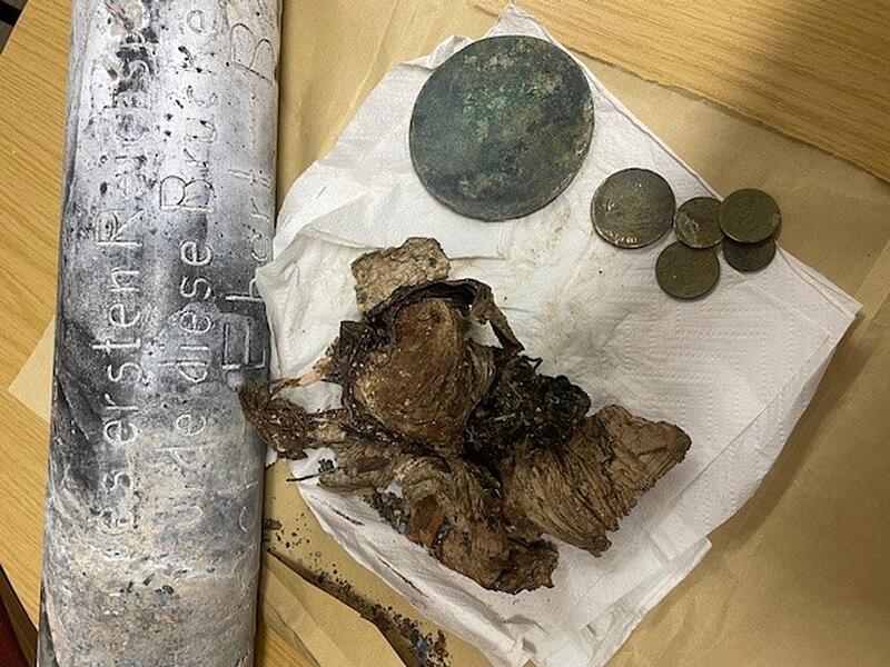 Zeitkapsel mit Münzen bei Brückenabriss in Hof