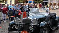 Georg und Uschi Weikert aus Pommersfelden/Steppach sind seit mindestens 20 Jahren Stammgäste bei der Hammelburger Bocksbeutelrallye. Auch in diesem Jahr ist ihr Alvis Speed 20 Open Tourer, Baujahr 1933, zu sehen.