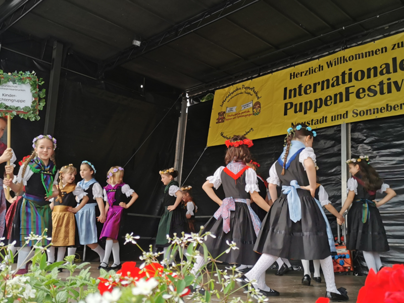 Eröffnung durch die Kindertrachtengruppe