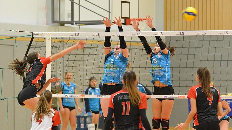 Beim 3:1-Vorrundensieg gegen den TV Altdorf II konnten Steffi Kranz (Nr. 2) und Ida Bl&auml;ttner noch &ouml;fters erfolgreich blocken, doch beim R&uuml;ckspiel passt irgendwie gar nichts mehr.