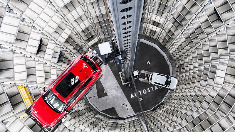 Turm der Autostadt in Wolfsburg