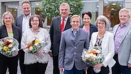 Vier langjährige Mitarbeiter sind am Klinikum Kulmbach in den Ruhestand verabschiedet worden (von links): Karin Münch, Oberbürgermeister Ingo Lehmann, Elke Jauch, Landrat Klaus Peter Söllner, Michael Ebeling, Geschäftsführerin Brigitte Angermann, ...