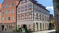 Dieses Haus im Zentrum von M&uuml;nnerstadt zeigt, was mit dem Kommunalen F&ouml;rderprogramm m&ouml;glich ist. Bisher  wurden nur Dinge gef&ouml;rdert, die von au&szlig;en sichtbar sind.  Das soll sich &auml;ndern. Daf&uuml;r muss das Programm &uuml;berarbeitet werden.
