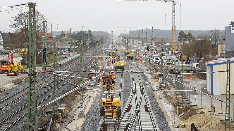 In Strullendorf wird eifrig an der Bahnstrecke Bamberg-N&uuml;rnberg gearbeitet.