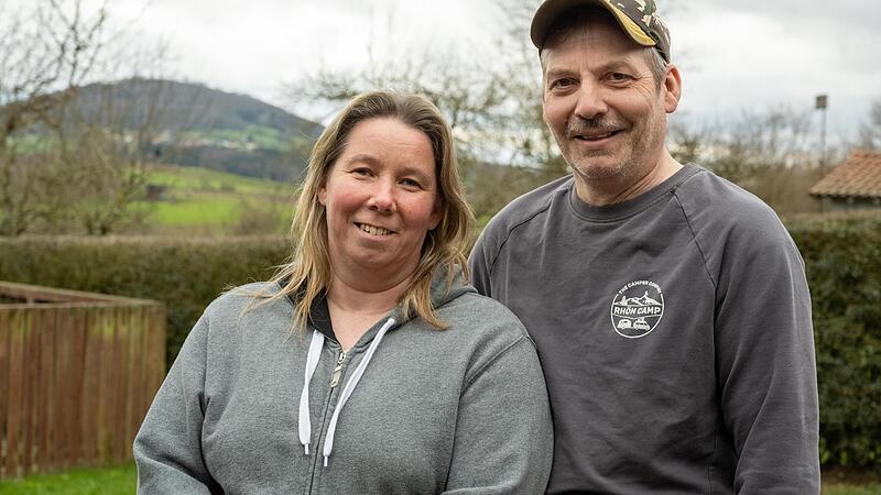 Sandra und Frank Neupold in ihrem Garten in Breitenbach. Sandra und Frank Neupold in ihrem Garten in Breitenbach.