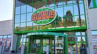 Der nächste Schock bei Globus: Unbekannte Diebe brachen in der Nacht ein und raubten den Juwelier Glanzpunkt aus.
