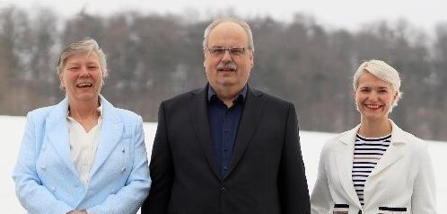 Bürgermeisterkandidatin Angelika Beck, Andreas Pohle und Anette Wichmann (von links). Sie tritt in Wachenroth an.Forchheim & Fränkische Schweiz Bürgermeisterkandidatin Angelika Beck, Andreas Pohle und Anette Wichmann (von links). Sie tritt in Wachenroth an.