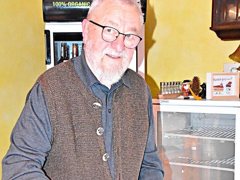 In seinem Café serviert Siegbert Unger seit 21 Jahren leckere Kuchen- und Tortenkreationen.Uschi Prawitz In seinem Café serviert Siegbert Unger seit 21 Jahren leckere Kuchen- und Tortenkreationen.Uschi Prawitz