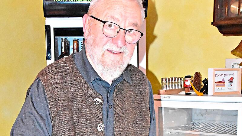 In seinem Café serviert Siegbert Unger seit 21 Jahren leckere Kuchen- und Tortenkreationen.Uschi Prawitz In seinem Café serviert Siegbert Unger seit 21 Jahren leckere Kuchen- und Tortenkreationen.Uschi Prawitz