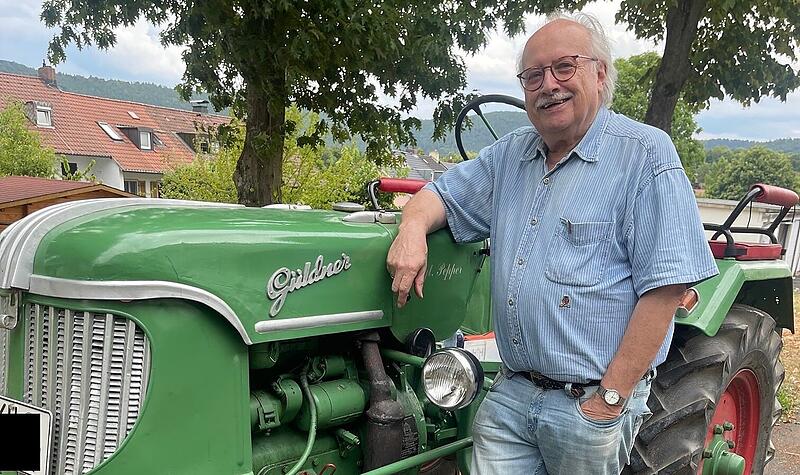 AfD-Kandidat Georg Hock mit seinem letzten Bulldog, einem G&uuml;ldner ADA mit 22 PS aus dem Jahr 1953.
