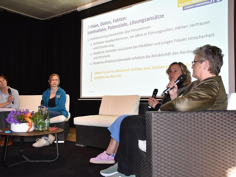 Michaela Heimpel, Tanja W&ouml;lfel, Corinna Lange und Susanne Oppermann diskutierten im Kauernburger Schl&ouml;ssla &uuml;ber die Herausforderungen f&uuml;r Handwerkerinnen.