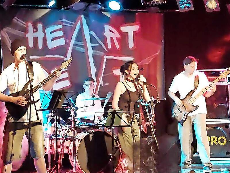 Heartbeat (bestehend aus S&auml;ngerin Hanna Zehe aus Hausen bei Schonungen, Louis Schricker, Gitarre/Gesang, aus Westheim und den beiden Hammelburgern Lukas Strehler, Schlagzeug, und Leon Vierheilig, E-Bass) gibt am Montag, 5. Januar, ein Konzert im M...