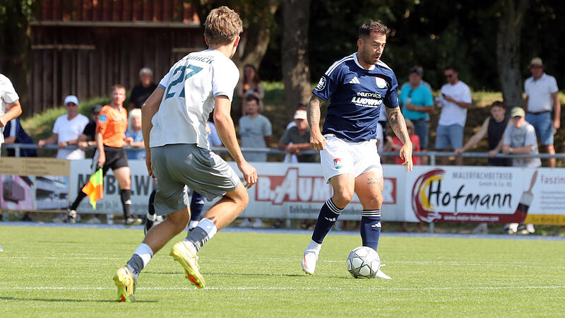 TSV Burgebrach: Sperlein und Co. empfangen TSV Mönchröden Dominik Sperlein (rechts) führt die Torjägerliste der Landesliga Nordwest an. Burgebrachs Elf-Tore-Mann will auch Mönchröden in die Knie zwingen.
