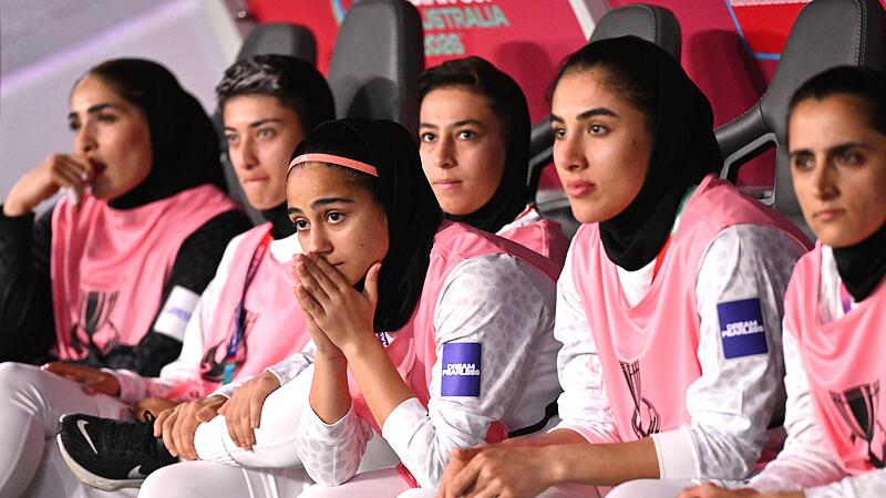 Iran-Krieg - Irans Fu&szlig;ballerinnen schweigen bei Nationalhymne