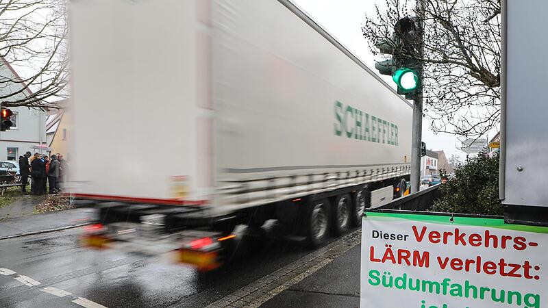 Besonders für Niederndorf ist die derzeitige Verkehrslage schwer zu ertragen. Besonders für Niederndorf ist die derzeitige Verkehrslage schwer zu ertragen.