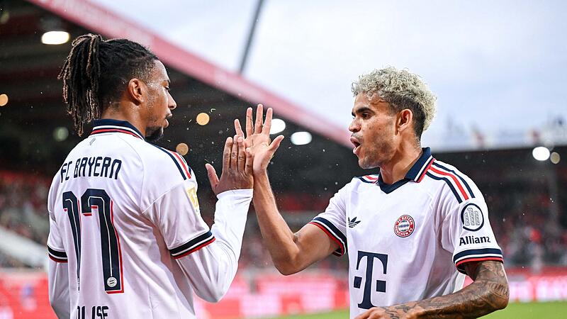 Michael Olise (l) und Luis D&iacute;az