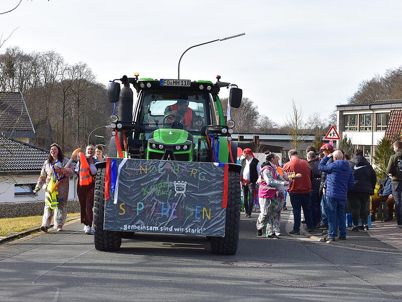 Viel los beim Hiltpoltsteiner Straßenfasching 2025 am FaschingsdienstagViel los beim Hiltpoltsteiner Straßenfasching 2025 am Faschingsdienstag Viel los beim Hiltpoltsteiner Straßenfasching 2025 am Faschingsdienstag