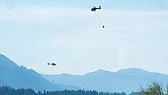 Hubschrauber mit L&ouml;schwasser