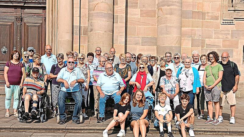Unser Bild zeigt die Teilnehmerinnen und Teilnehmer des Maßbacher VdK-Tagesausflugs, der nach Fulda führte.VdK-Ortsverband Unser Bild zeigt die Teilnehmerinnen und Teilnehmer des Maßbacher VdK-Tagesausflugs, der nach Fulda führte.VdK-Ortsverband