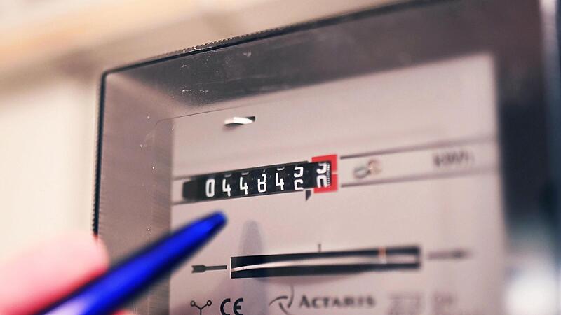 Wehe, wenn er stehen bleibt: Sobald ein Stromausfall die Versorgung lahmlegt, sind blitzschnell viele wesentliche Bereiche der Infrastruktur betroffen - und auch Privathaushalte gucken in die (dunkle) Röhre. Wehe, wenn er stehen bleibt: Sobald ein Stromausfall die Versorgung lahmlegt, sind blitzschnell viele wesentliche Bereiche der Infrastruktur betroffen - und auch Privathaushalte gucken in die (dunkle) Röhre.