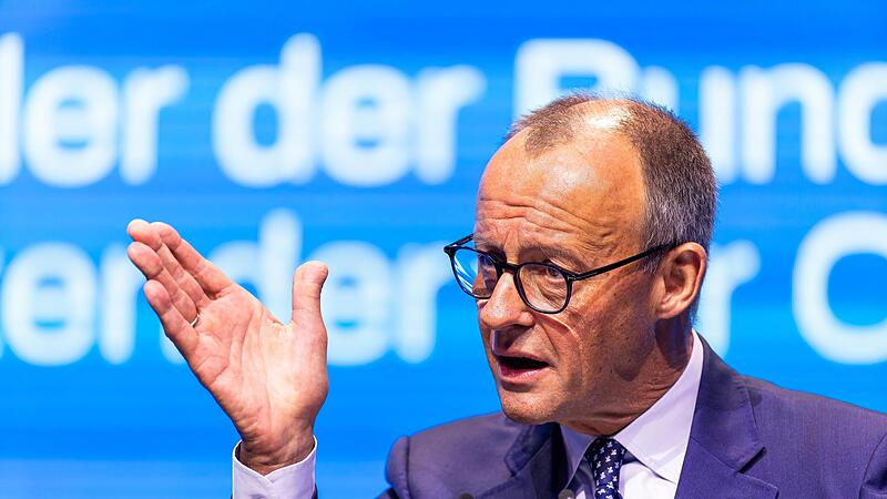 Bundeskanzler Friedrich Merz (CDU) spricht beim Deutschlandtag der Jungen Union (JU) in Rust.