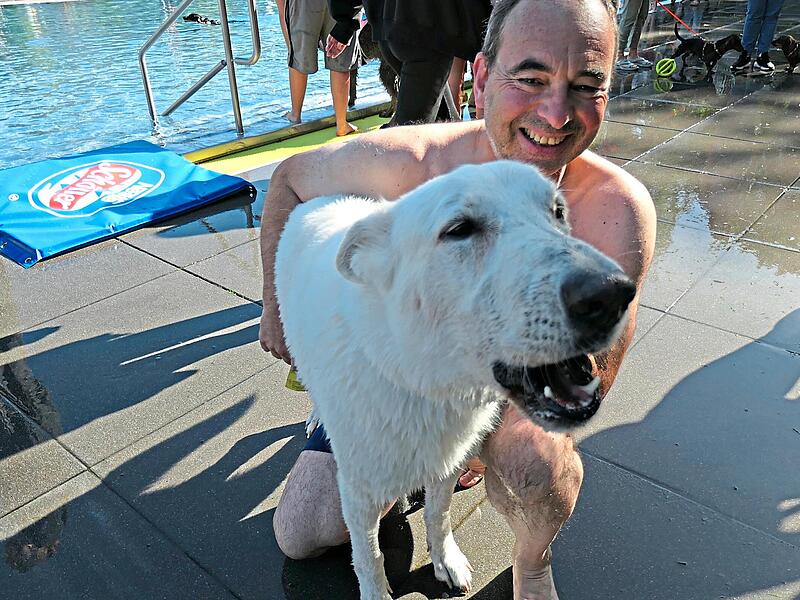 Michael und sein Arti dürfen nicht gemeinsam ins Wasser. Michael und sein Arti dürfen nicht gemeinsam ins Wasser.