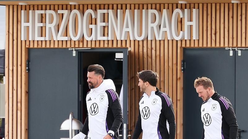 Vor dem Länderspiel gegen die Niederlande war die deutsche Fußball-Nationalmannschaft von Bundestrainer Julian Nagelsmann noch einmal zurück am Home Ground in Herzogenaurach. Vor dem Länderspiel gegen die Niederlande war die deutsche Fußball-Nationalmannschaft von Bundestrainer Julian Nagelsmann noch einmal zurück am Home Ground in Herzogenaurach.