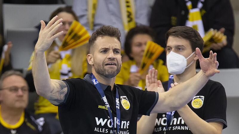 HSC-Trainer Brian Ankersen muss auf seinen nächsten Einsatz warten. Mehrere seiner Spieler sind positiv getestet worden. Das Spiel in Dresden wurde abgesagt. HSC-Trainer Brian Ankersen muss auf seinen nächsten Einsatz warten. Mehrere seiner Spieler sind positiv getestet worden. Das Spiel in Dresden wurde abgesagt.