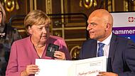 Ehemalige Bundeskanzlerin Merkel erh&auml;lt Caritas-Preis