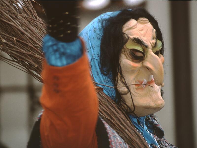 Beim Fasching geht es mitunter wild her. Nicht immer friedlich. Symbolbild