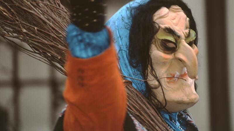 Beim Fasching geht es mitunter wild her. Nicht immer friedlich. Symbolbild