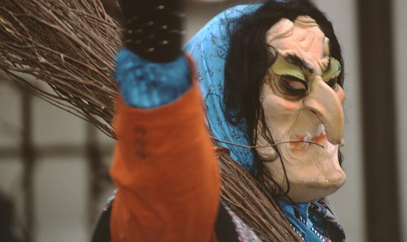 Beim Fasching geht es mitunter wild her. Nicht immer friedlich. Symbolbild