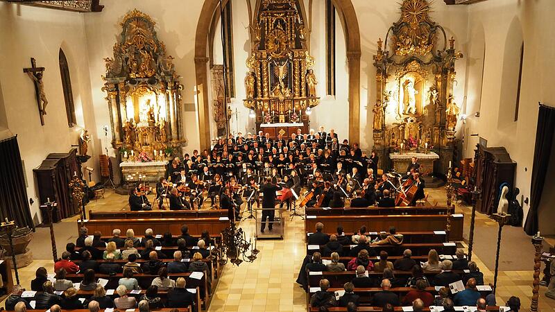 Der Philharmonische Chor in der Stadtpfarrkirche: immer ein Höhepunkt im kulturellen Jahr. Der Philharmonische Chor in der Stadtpfarrkirche: immer ein Höhepunkt im kulturellen Jahr.