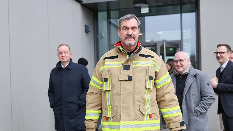 Söder besichtigt neue Integrierte Leitstelle