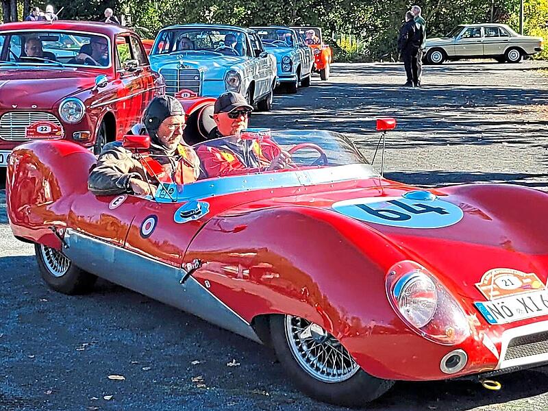Sieht man auch nicht alle Tage: den Sportwagen Westfield Eleven. Jochen Heinlein
