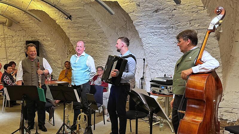 Die Kombo Kilian, Kolonat und TonArt in Bismarcks Basement.