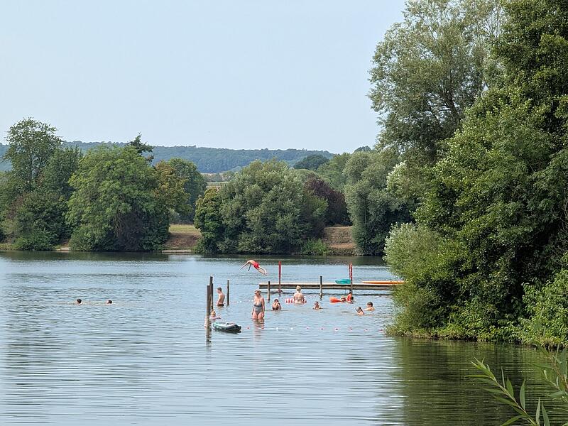 Badesee Ebensfeld: Der Zugang ist frei, nur Parken kostet.