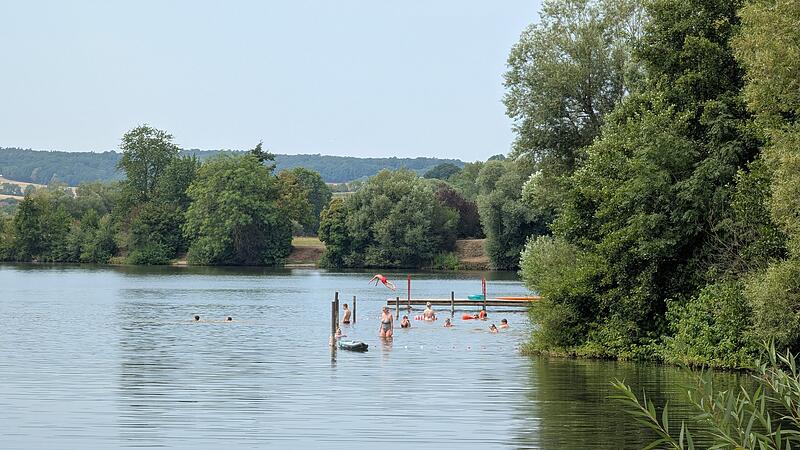 Badesee Ebensfeld Badestelle Badesee Ebensfeld: Der Zugang ist frei, nur Parken kostet.