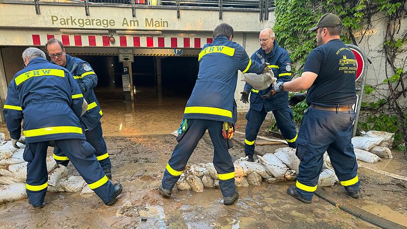 THW-Einsatzkräfte aus Lohr halfen beim Hochwasser in Kitzingen. THW-Einsatzkräfte aus Lohr halfen beim Hochwasser in Kitzingen.